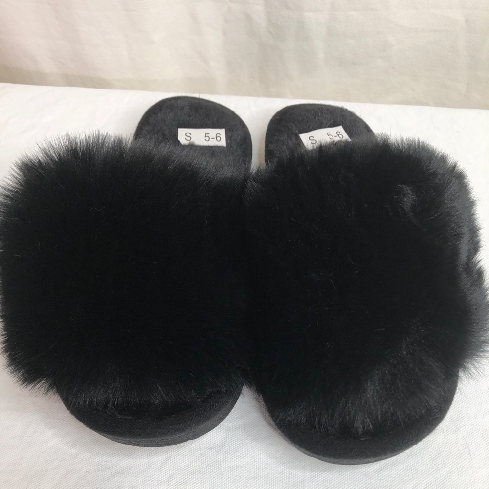 Black furry slippers - women’s size 5/6 -Brand NEW - Picture 4 of 5
